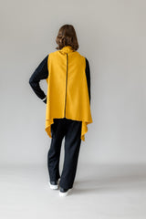 Eleganter Woll-Poncho mit zeitlosem Schnitt