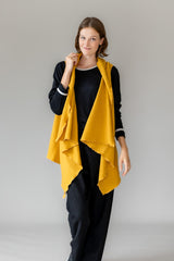 Eleganter Woll-Poncho mit zeitlosem Schnitt