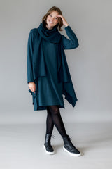 Poncho in Petrol – aus Wolle und Viskose