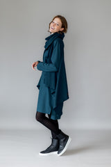 Poncho in Petrol – aus Wolle und Viskose