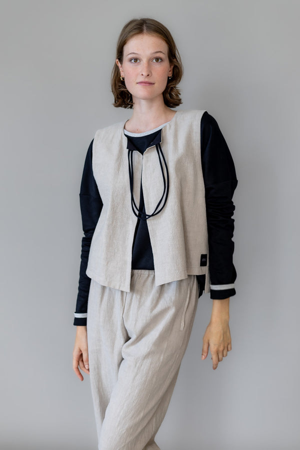 Wendeweste aus reinem Leinen – sand & schwarz