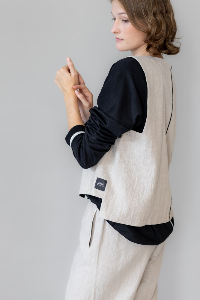 Wendeweste aus reinem Leinen – sand & schwarz